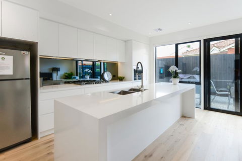 Boutique Stays - Murrumbeena Place 2 - Accommodation Perth 3