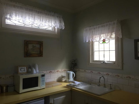 Braeside Garden Cottages - Accommodation Perth 3