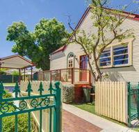 Bright 3-bedroom apartment - Central Armidale - Perth Resorts