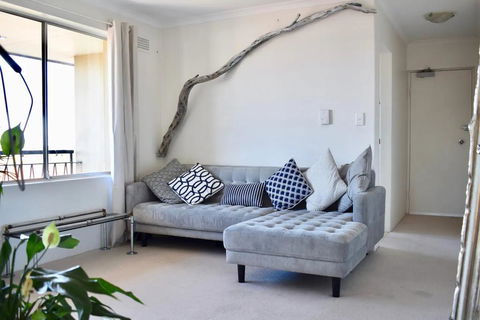BRIGHT And Airy TOP FLOOR Apartment With FAB Views - Accommodation Perth 0