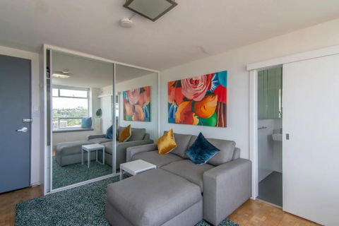 Bright Studio With Amazing City Views - Accommodation Perth 0