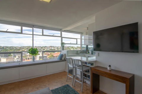 Bright Studio With Amazing City Views - Accommodation Perth 3