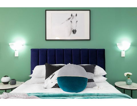 Bright, Modern Studio Steps From The Action - Accommodation Perth 3