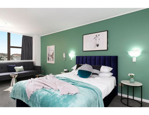 Bright, Modern Studio Steps From The Action - Accommodation Perth 2