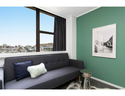 Bright, Modern Studio Steps From The Action - Accommodation Perth 1