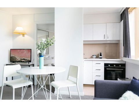 Bright, Modern Studio Steps From The Action - Accommodation Perth 0
