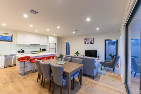 Brighton East 3 Bedroom 3 Bathroom Townhouse - Accommodation Perth 1