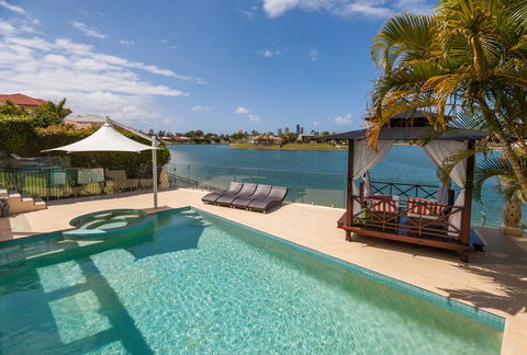 Broadbeach Waterfront Holiday House - Accommodation Perth 2