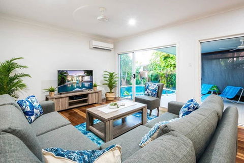 Broadbeach Waters Home With Private Pool - Accommodation Perth 2