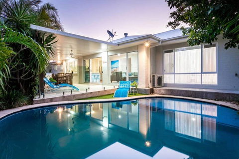 Broadbeach Waters Home With Private Pool - Accommodation Perth 0
