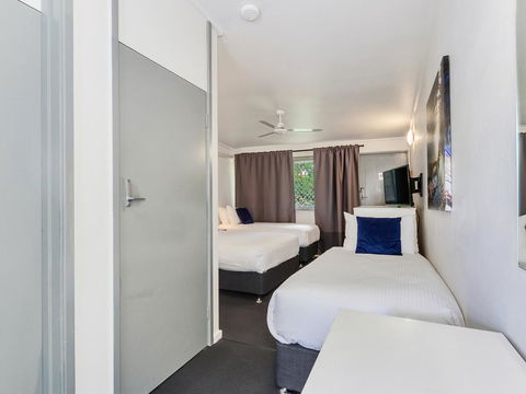 Brook Hotel - Perth Resorts 2