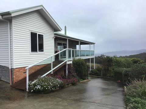 Bruny Sunset Beach GateAway - Perth Resorts 0