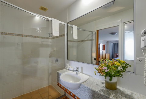 Burnett Riverside Hotel - Accommodation Perth 2