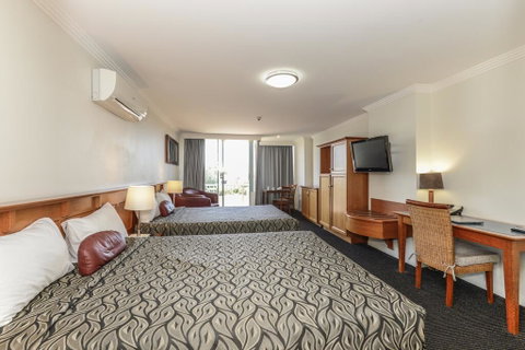 Burnett Riverside Hotel - Accommodation Perth 3