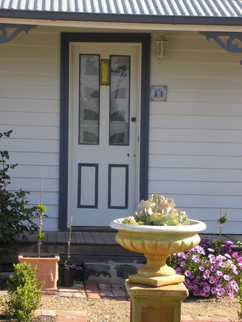C & A's Cottage - Perth Resorts 3