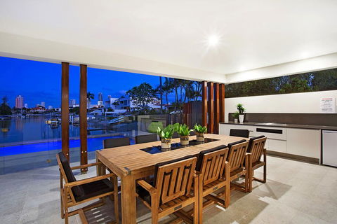 C'est La Vie - Perth Resorts 2