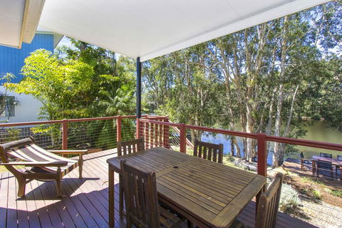 CABARITA BEACH BLISS - HOLIDAY HOME ON THE LAKE - Perth Resorts 3