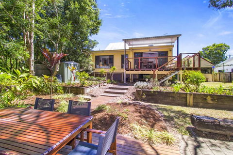 CABARITA BEACH BLISS - HOLIDAY HOME ON THE LAKE - Perth Resorts 0
