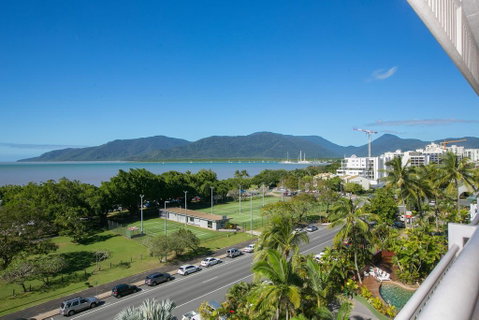 Cairns Luxury Seafront Apartment - Accommodation Perth 1