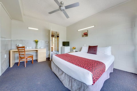 Camelot Motel - Accommodation Perth 3
