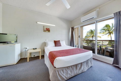 Camelot Motel - Accommodation Perth 2
