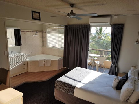 Camelot Motel - Accommodation Perth 1