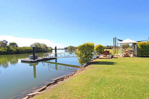 Campbell 7 - Large Queenslander On Maroochy River - Accommodation Perth 2