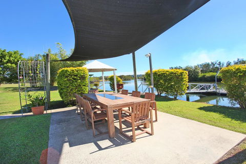 Campbell 7 - Large Queenslander On Maroochy River - Accommodation Perth 3