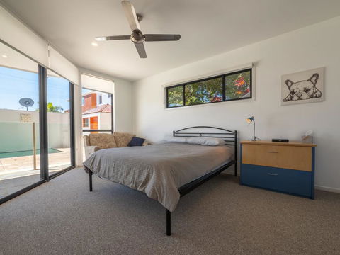 Campbell St, 11 Moffat Beach - Perth Resorts 1