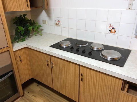 CAMPBELLTOWN HOLIDAY HOME 3 BED + FREE PARKING NCA039 - Perth Resorts 1