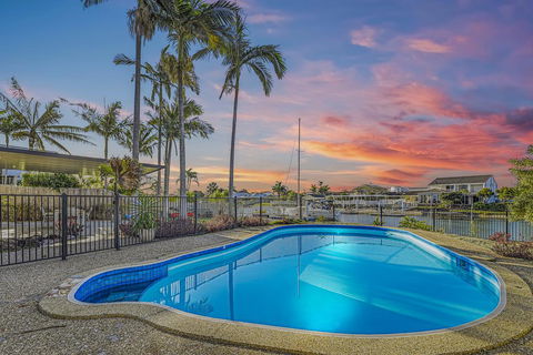 CANAL HOME NEAR MOOLOOLABA - Perth Resorts 1