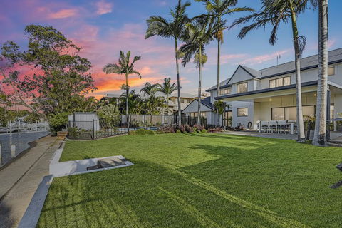 CANAL HOME NEAR MOOLOOLABA - Perth Resorts 0