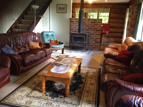 Canobolas Mountain Cabins - Accommodation Perth 0
