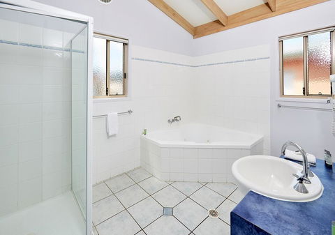 Canton Beach Holiday Park - Accommodation Perth 2