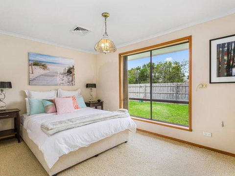 CAPEL Family Home, Large Yard, Close To Beach - Perth Resorts 2
