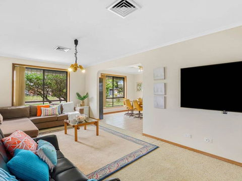CAPEL Family Home, Large Yard, Close To Beach - Perth Resorts 3