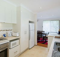 Cara Nobbys Beach 11 Wesley Avenue - Accommodation Perth