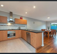 Cardiff St House - Accommodation Perth