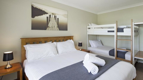 Caribou 3 - Modern & Spacious With Views Over Lake Jindabyne - Accommodation Perth 3