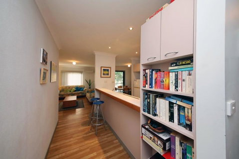Carindale, Unit 24, 19 - 23 Dowling Street - Accommodation Perth 1
