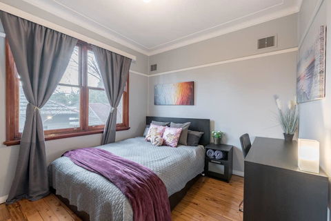 Carramar CozyHome 1minStation 5Bdrms1.5bathSleeps8 - Accommodation Perth 3