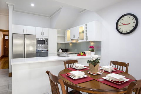 Carrington Charm - CBD - WiFi - Parking - Accommodation Perth 3