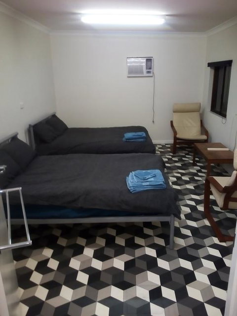 Cartledge Ave - Accommodation Perth 2