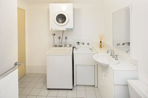 Cascades 3 Well Appointed And Central Location - Accommodation Perth 1