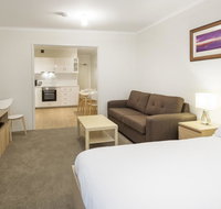 Cascades 3 Well Appointed and Central location - Accommodation Perth