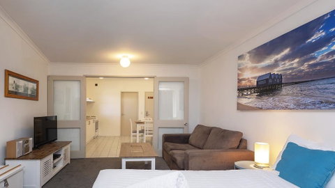 Cascades 7- Centrally Located With Beautiful Views - Accommodation Perth 1