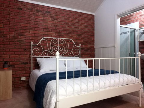 Castle Stay At Lakes Entrance - Accommodation Perth 3
