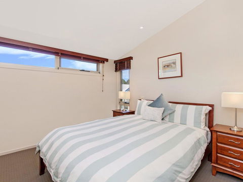 CASTWOOD VILLA No.2 - Perth Resorts 2