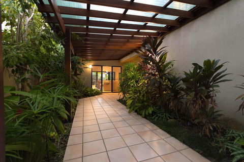 Catalina - Port Douglas - Accommodation Perth 3