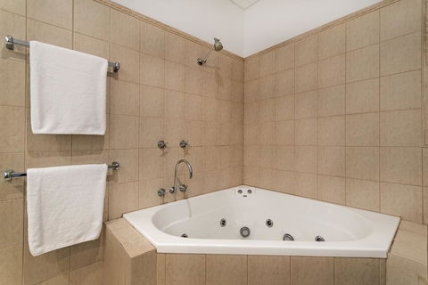 Catalina - Port Douglas - Accommodation Perth 1